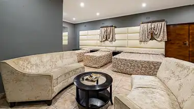 Nutting House - Accommodation, Conferences & Functions